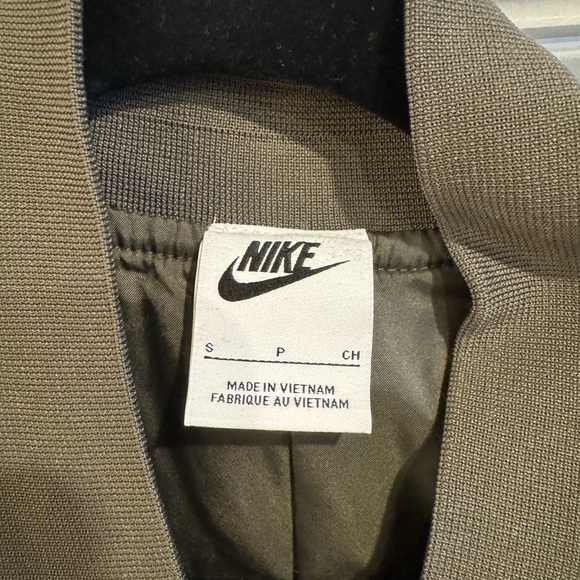 Nike Vest - Picture 3 of 3